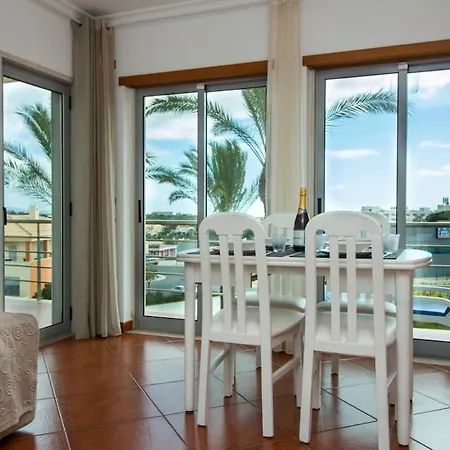 Globe 45 - Location & The Strip * אלבופיירה