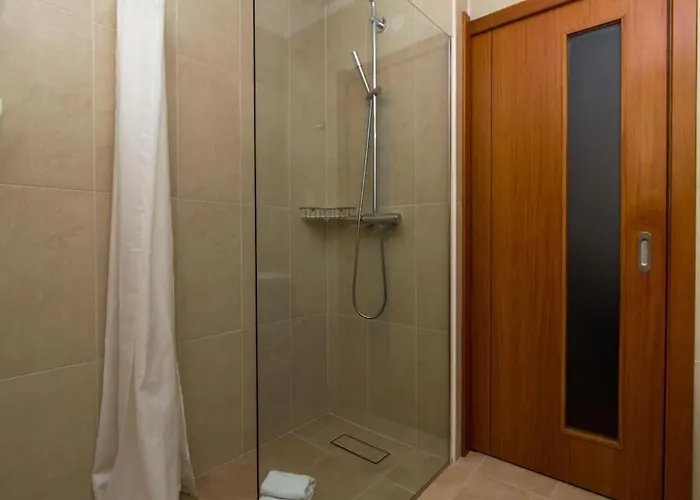 Globe 45 - Location & The Strip דירה אלבופיירה