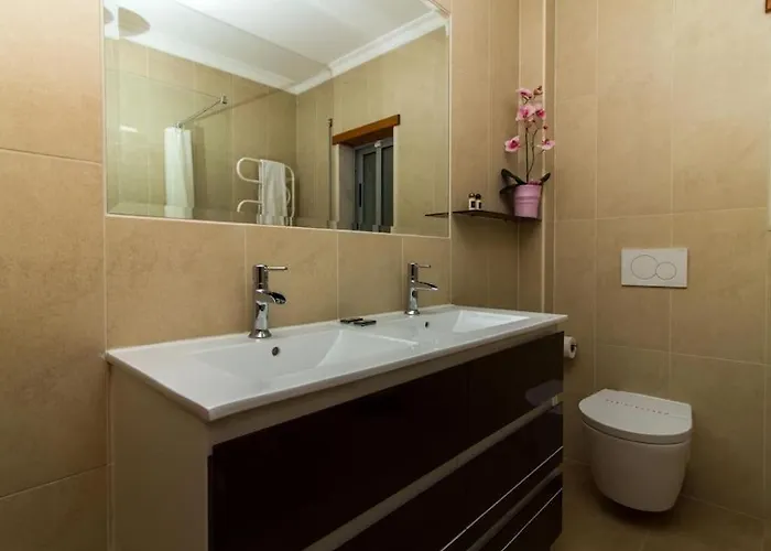 Globe 45 - Location & The Strip *