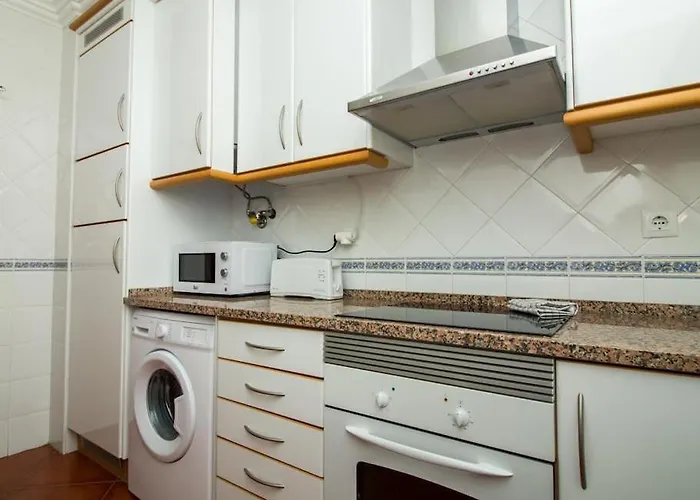 Globe 45 - Location & The Strip