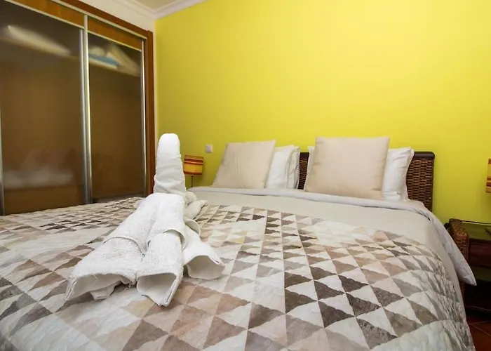 Globe 45 - Location & The Strip דירה