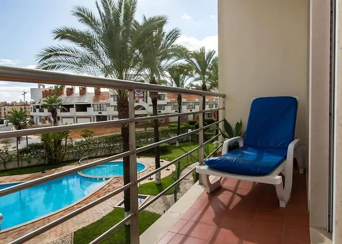 Globe 45 - Location & The Strip דירה