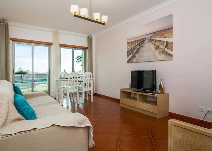 Globe 45 - Location & The Strip 阿尔布费拉