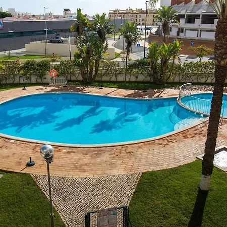 Globe 45 - Location & The Strip *