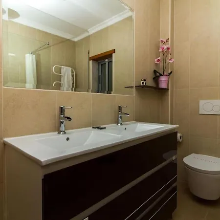 Globe 45 - Location & The Strip *