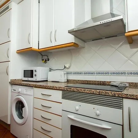 Globe 45 - Location & The Strip